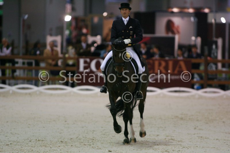 LAUGKS_MEGGLE\'S WELTTALL_MILANO_2011_SS2_2444.jpg